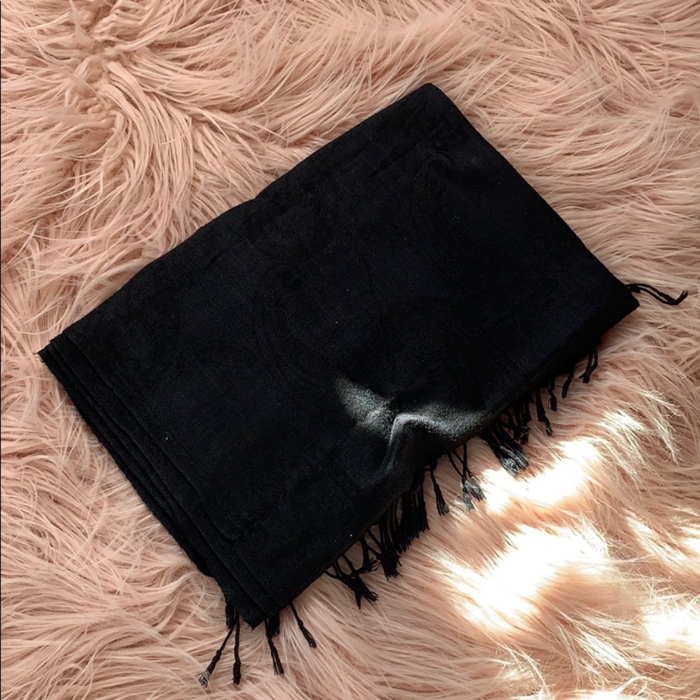 Black Paisley Design Pashmina Scarf